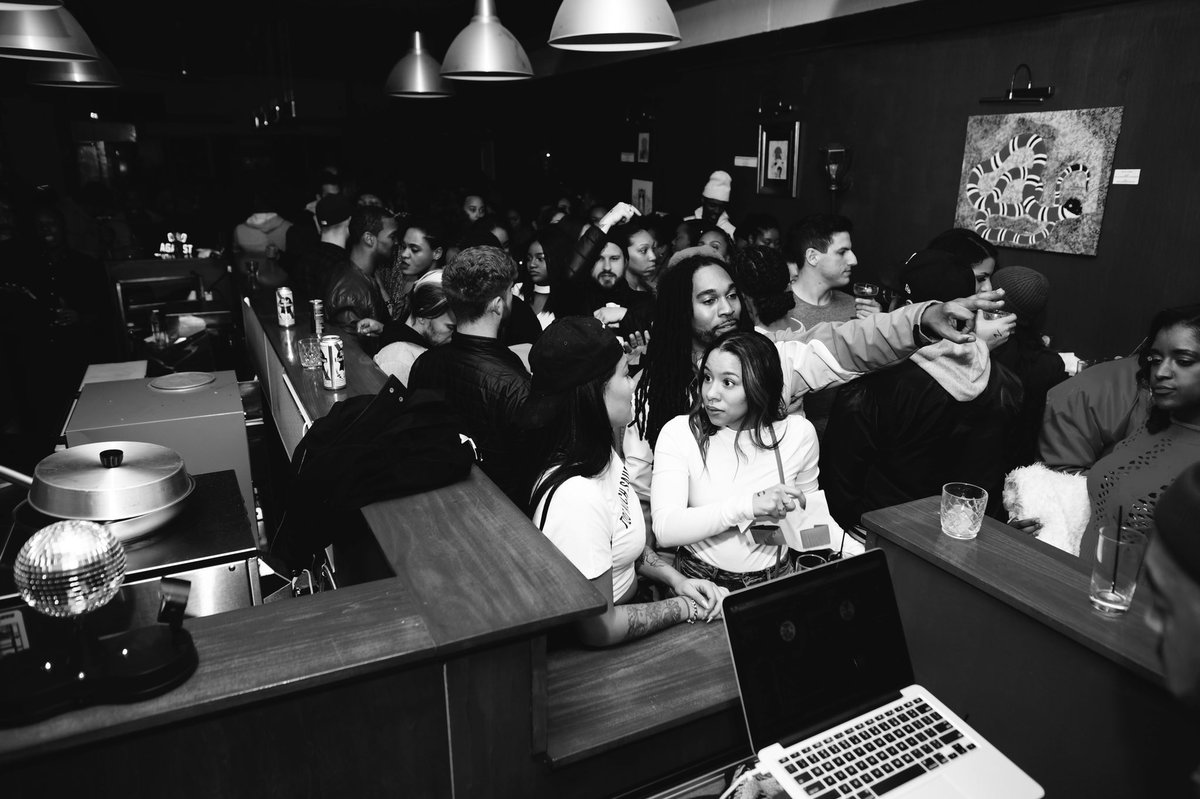 MrKingJD's tweet photo. About last night... ๐ฅ
We hit bapacity EARLY
I hope yโall enjoyed yourselves!
Now enjoy some time w/your fam & loved ones
ONLY at #TwoTruthWednesdays.
#thankyou https://t.co/ditZggbFO4