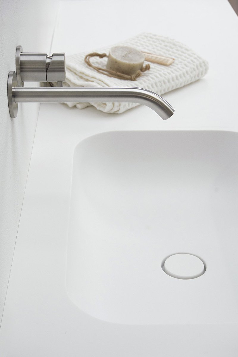 bathsbyclay's tweet photo. Defined by its smooth inner corners the #Curve basin is aesthetically pleasing and easy to clean. Entirely made from strong HIMACS solid surface. Clean lines and curvaceous appeal complementing both classic and contemporary settings. #bathsbyclay #HIMACS #bathroomdesign https://t.co/QHOviwIXPC