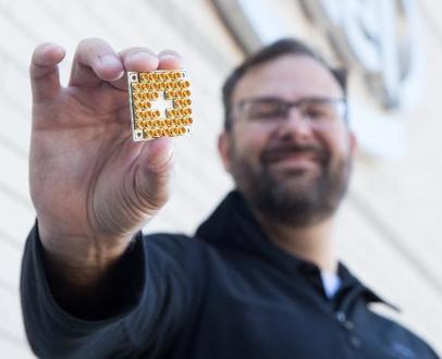 Intel moves towards production quantum computing with new 17-qubit chip tcrn.ch/2mLOzjY