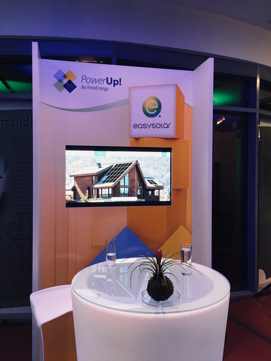 easysolarpolska's tweet photo. #PowerUp by @InnoEnergyEU 
Grand Final 2017!
Prezentujemy nową wersję aplikacji - #EasySolar 2.0!
#photovoltaicapp #easysolarapp #phtoovoltaic #photovoltaicapp https://t.co/RYUxPwd9Gu