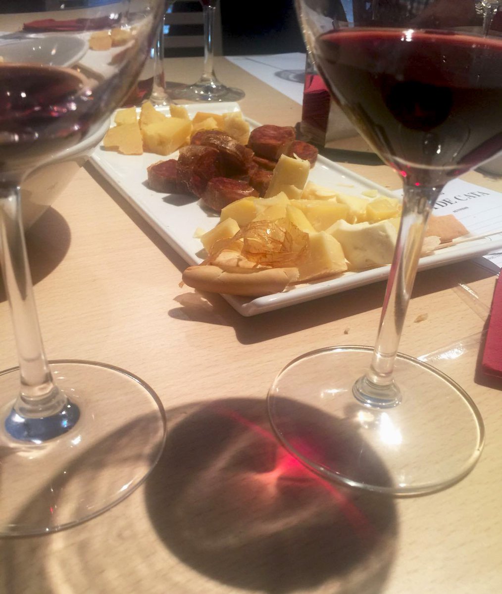 AramburuGastro's tweet photo. @bodegasmuga @valmodovar1 ¡Todo un éxito! ¡Gracias! 👏🏼👏🏼 https://t.co/Aldmd3JIrN
