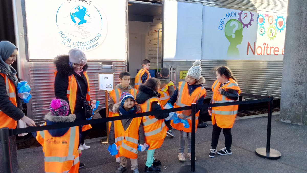 juldelacom's tweet photo. Après une dernière belle journée avec les familles de #Villeneuve le #TPEP17 aura accueilli plus de 30000 visiteurs ! Merci et à bientôt ❤❤ https://t.co/sBPhBElu7t
