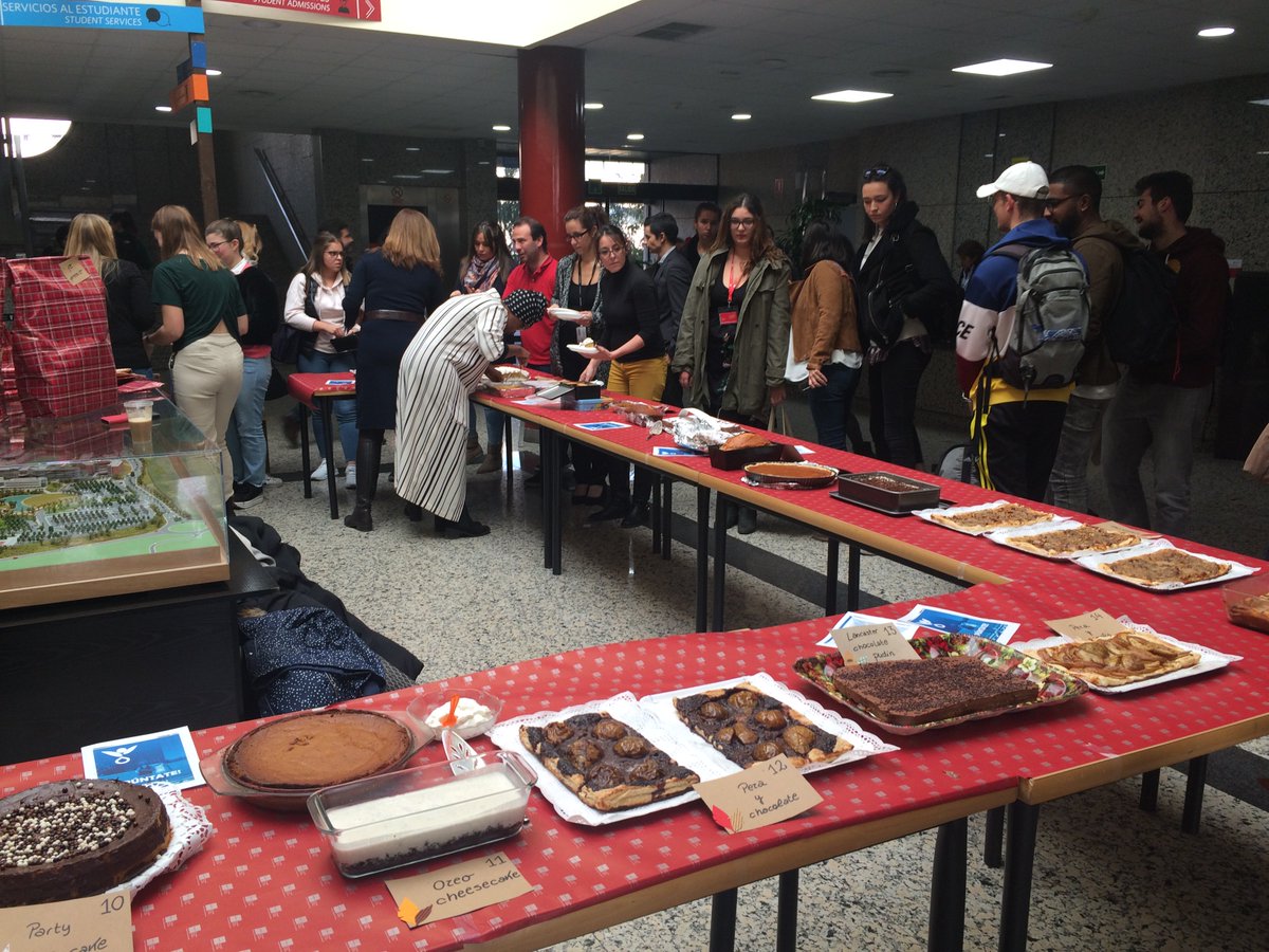 UEuropea's tweet photo. Muchas gracias por ayudar en la lucha contra el #CáncerInfantil a todos los participantes del concurso y a los compradores de nuestro #Thanksgiving Day 🥧🍰.
- Organizado por el #LanguageCenterUE en el #CampusVillaviciosaUEM en favor de @APUpablougarte. https://t.co/Tnag1tKAgR