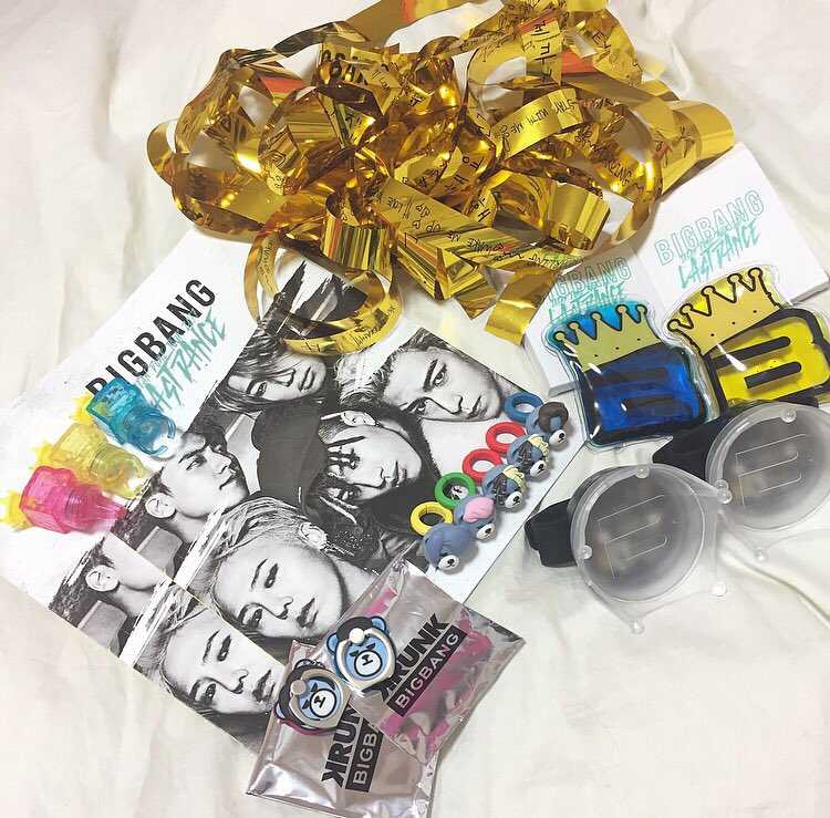 yuna__88gd's tweet photo. 🖇11/23

:) BIGBANG ／ LAST DANCE
   in Osaka🏁''

ドーム初のアリーナでした…🎟''
始まった瞬間 泣いてしまってトロッコもムビステも肉眼ではっきり見えて、叫びまくり…
アンコールも成功したね🤟
最後のLAS TDANCEで半泣き…
やっぱり５人やな…
次は12月💁🏻‍♀️
ほんまに愛してる大好き。 https://t.co/emDaVU9sKy