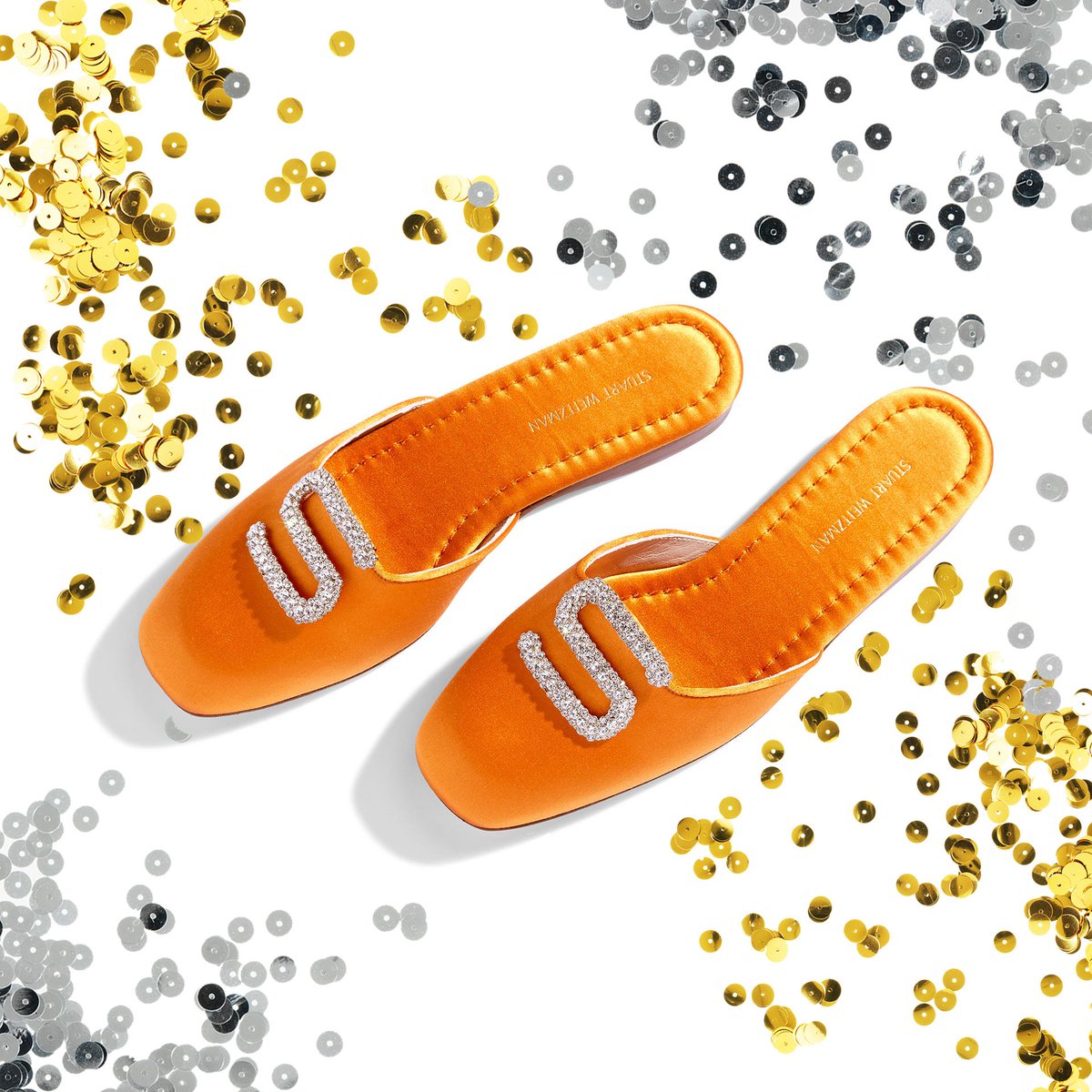 BritishVogue's tweet photo. From monogrammed cashmere to letter shoe clips, Vogue picks the best personalised gifts to buy this Christmas: https://t.co/BQIyJycAmx https://t.co/sc1mmKyxke