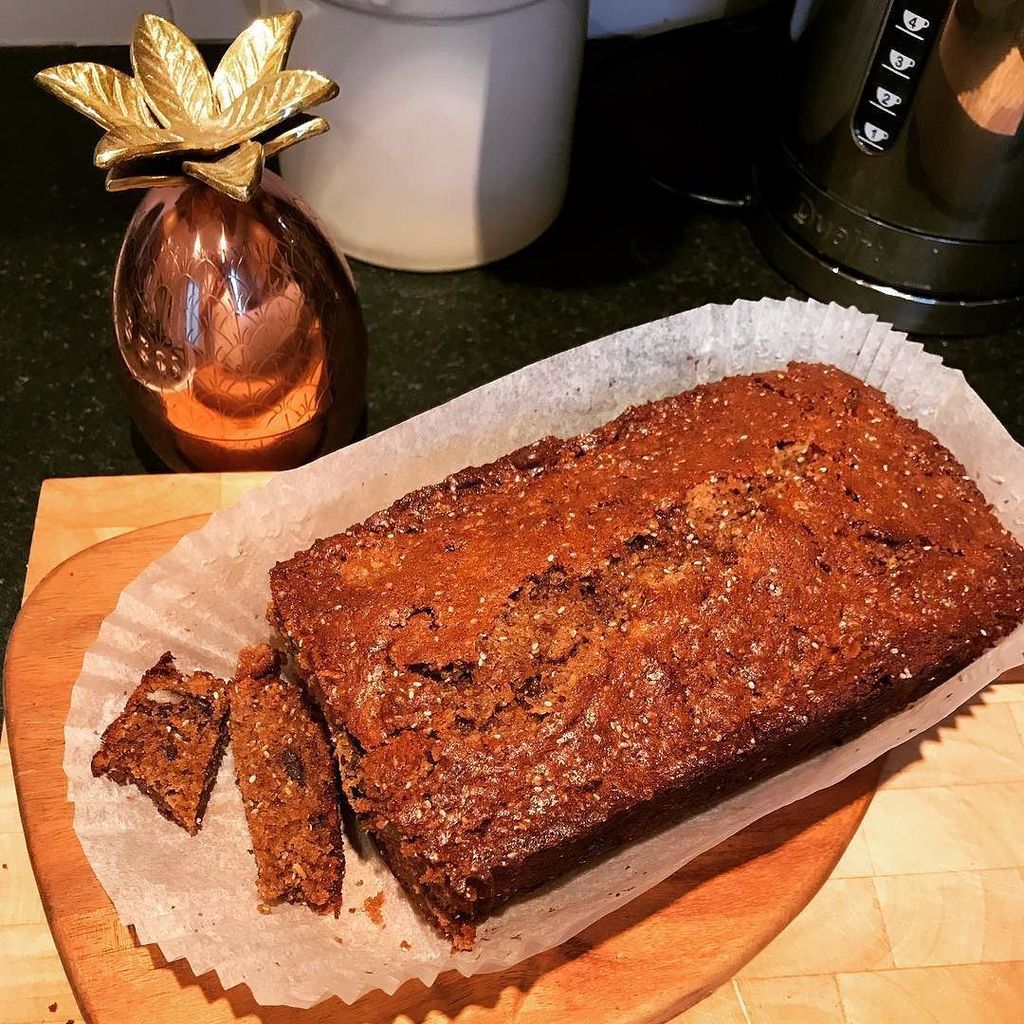 happyplacerich's tweet photo. It’s been a baking kind of day today. Busy hands calm a busy mind and all that. Yummy Banana Bread from @fearnecotton #cookhappycookhealthy book. A delicious mix of coconut oil, chia seeds, coconut sugar, spelt flour, walnuts and mixed spice. Its like a … https://t.co/FfbvJjJW3A https://t.co/kFDNC8yUHk