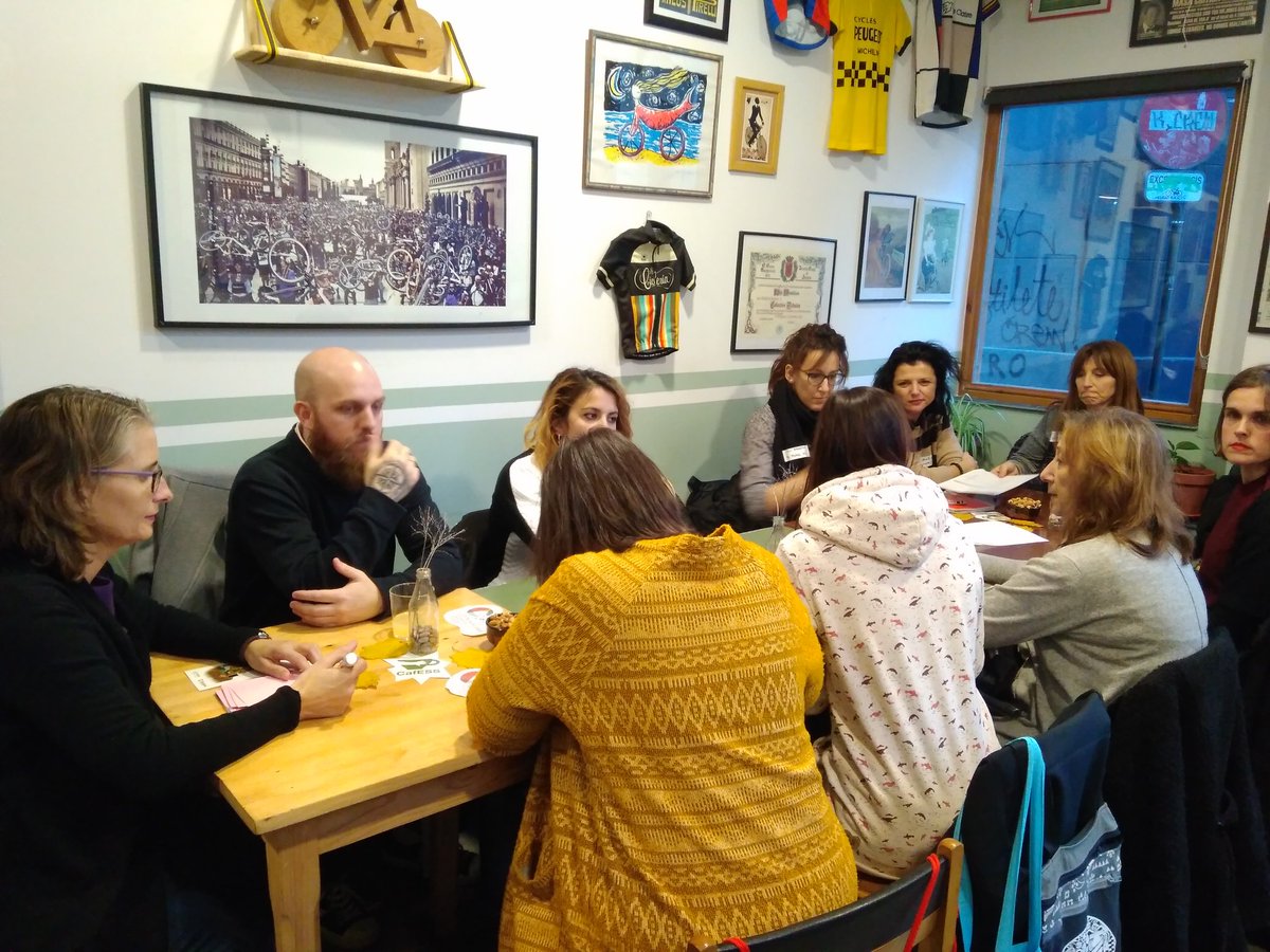 emprendes_net's tweet photo. Empieza el #CafESS de moda y complementos con la presentación de las personas y entidades que participan https://t.co/iOfwNqxHsW