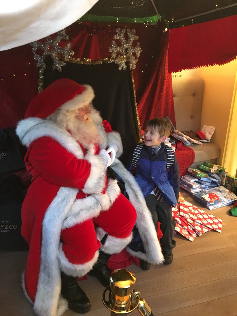 ConnaughtVil's tweet photo. Lots of in store activities getting our shoppers into the #festive spirit, including tutorials at @pdn_london, @BuchanansCheese and @Abasto_London, plus Santa’s grotto at @KayandCo plus 🎁 for children under the tree at @Chestertons. https://t.co/QfL1y1aRCz