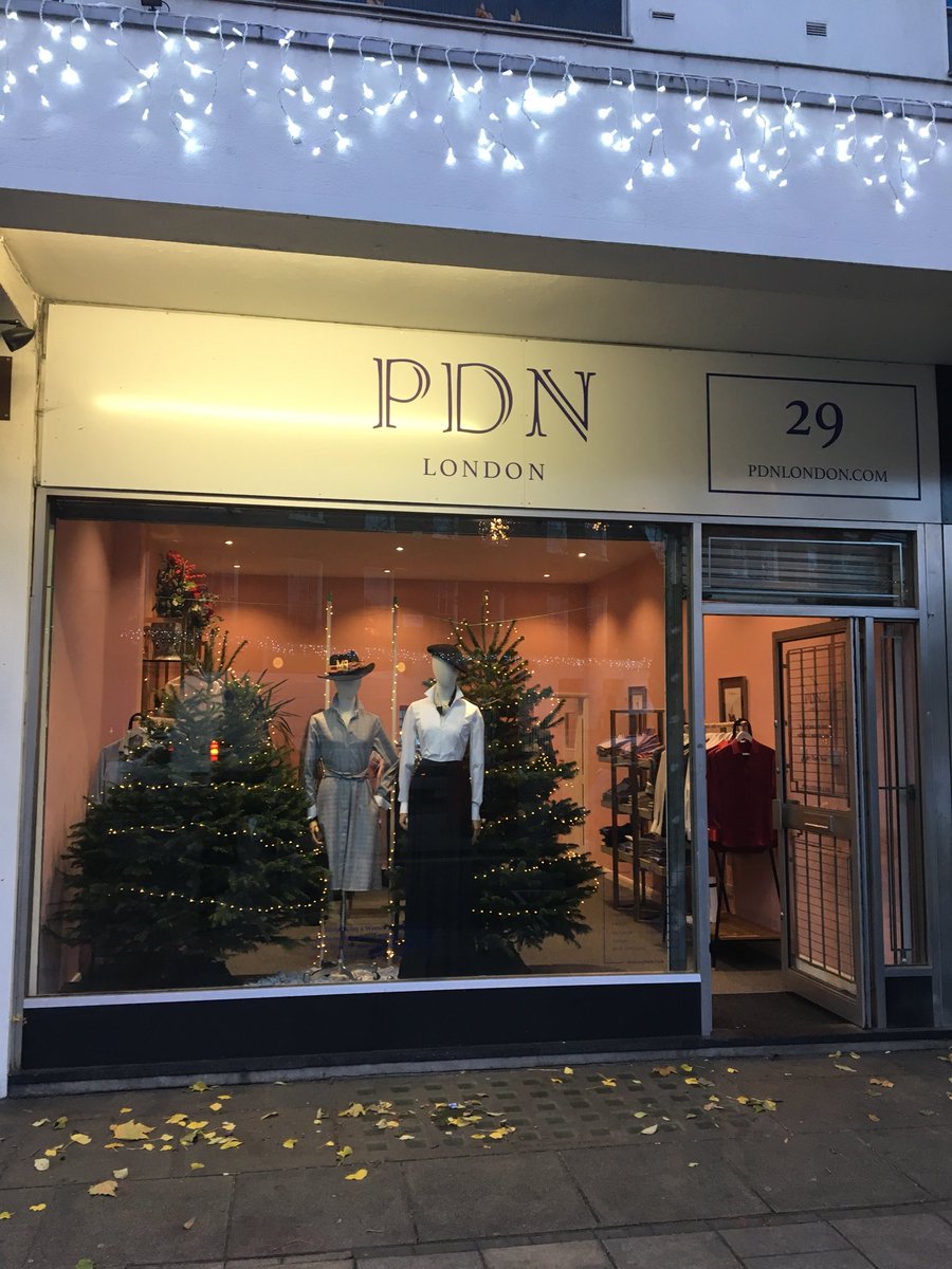 ConnaughtVil's tweet photo. Lots of in store activities getting our shoppers into the #festive spirit, including tutorials at @pdn_london, @BuchanansCheese and @Abasto_London, plus Santa’s grotto at @KayandCo plus 🎁 for children under the tree at @Chestertons. https://t.co/QfL1y1aRCz