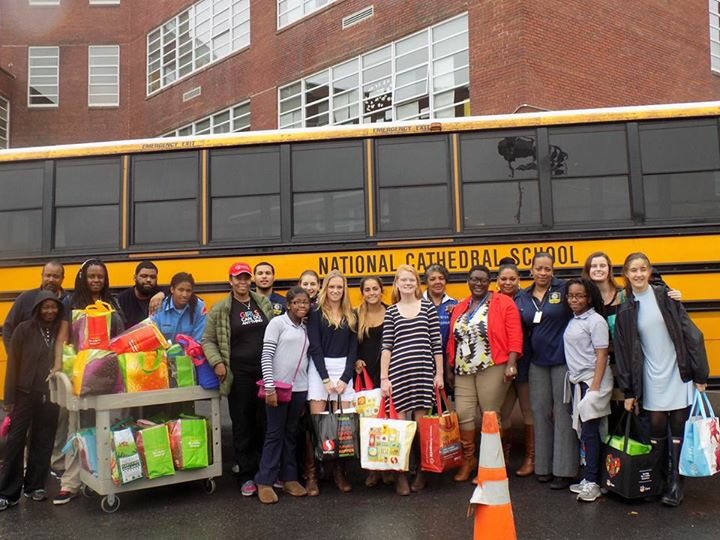 ExcelAcademyPS's tweet photo. This holiday season, our girls will be giving back to the local community through service. Learn about our school's philosophy and values. #ExcelAcademyPCS #HappyThanksgiving https://t.co/Y8CQTYnsLh https://t.co/Ue2NMlLeK6