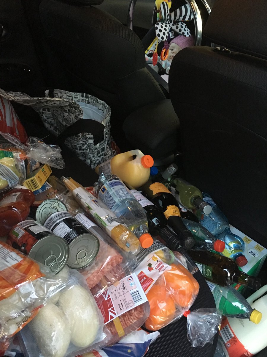 AmyWarhurst's tweet photo. When you refuse to pay 5p for bags π I regret it... thought I had bags in the car... #bigshop #nowitsraining #gottotransfertohouse #oneitematatime ππ€¦π½ββοΈπ https://t.co/7CEY9sqoAa