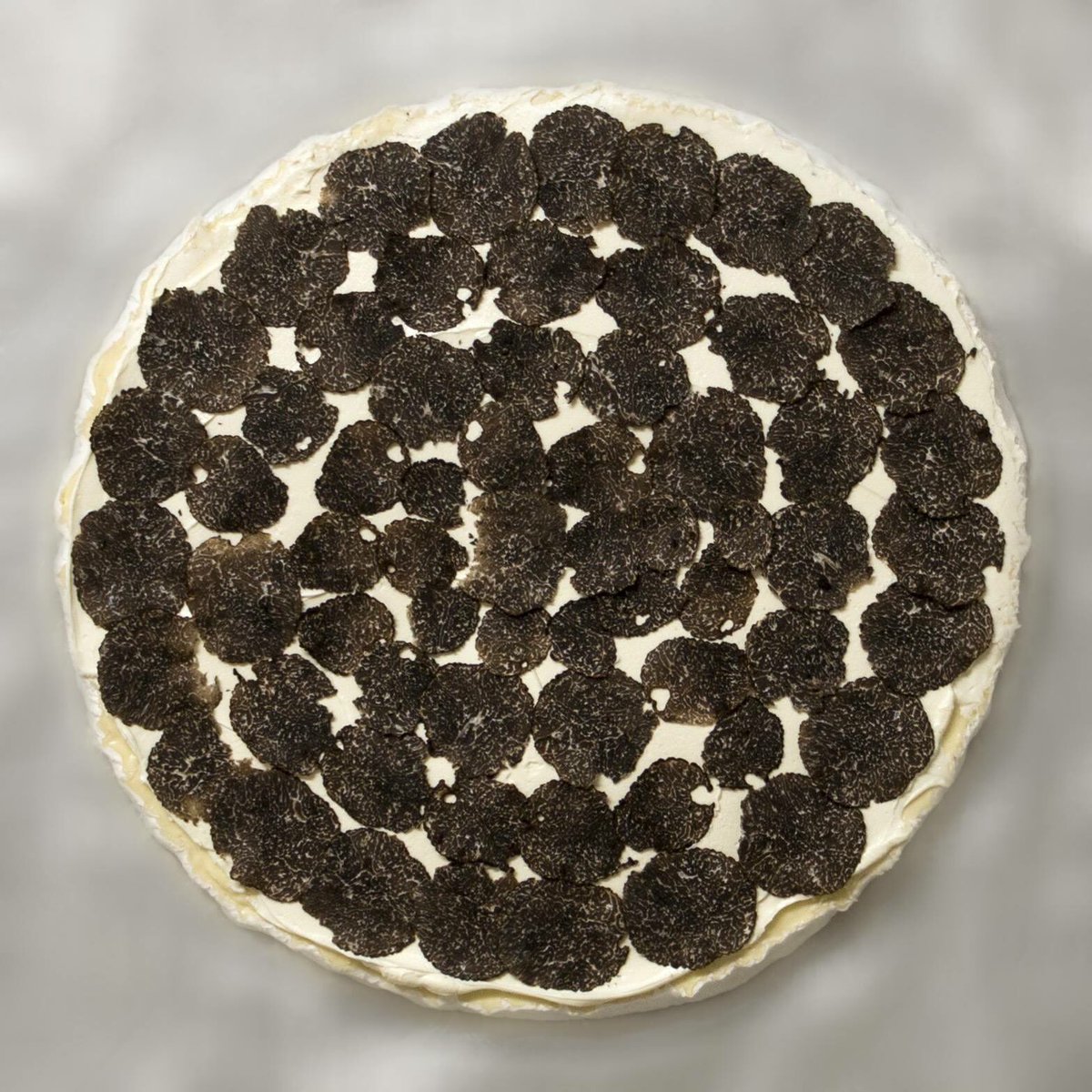 Premiers Brie à la truffe SAMEDI ✌🏻😎...#truffle #cheese #foodlovers #cheesemovers #foodies #foodphotography