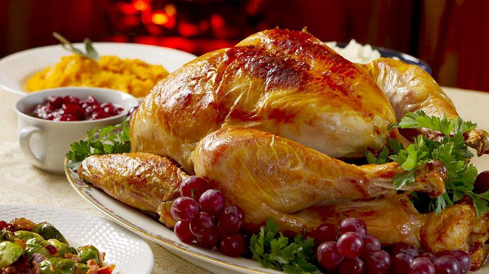 Comemosalasdos's tweet photo. El #DíaDeAcciónDeGracias no podría concebirse sin su famoso #pavo. Con motivo de esta famosa #festividad estadounidense te traemos esta imagen que te animará a prepararlo esta noche. 🦃😋 #thanksgivingday https://t.co/NRutr7syAf