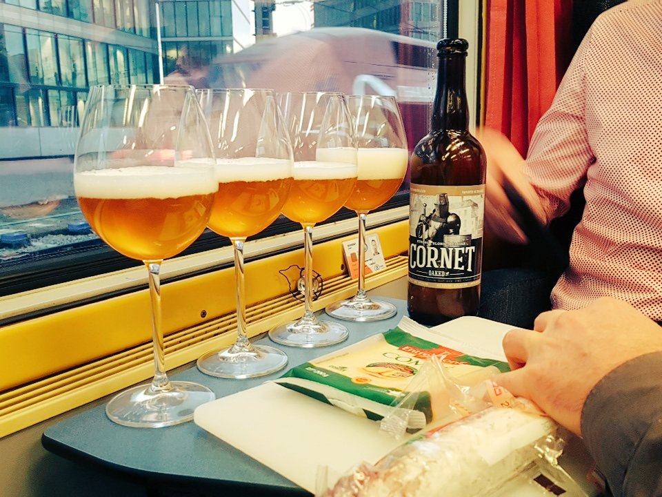 Qman82's tweet photo. Als het brandt, dan blussen wij... #Nmbs #CaféTerminus #Colleagues #Fun #Trrrrrrain https://t.co/IzzhUZHhiV