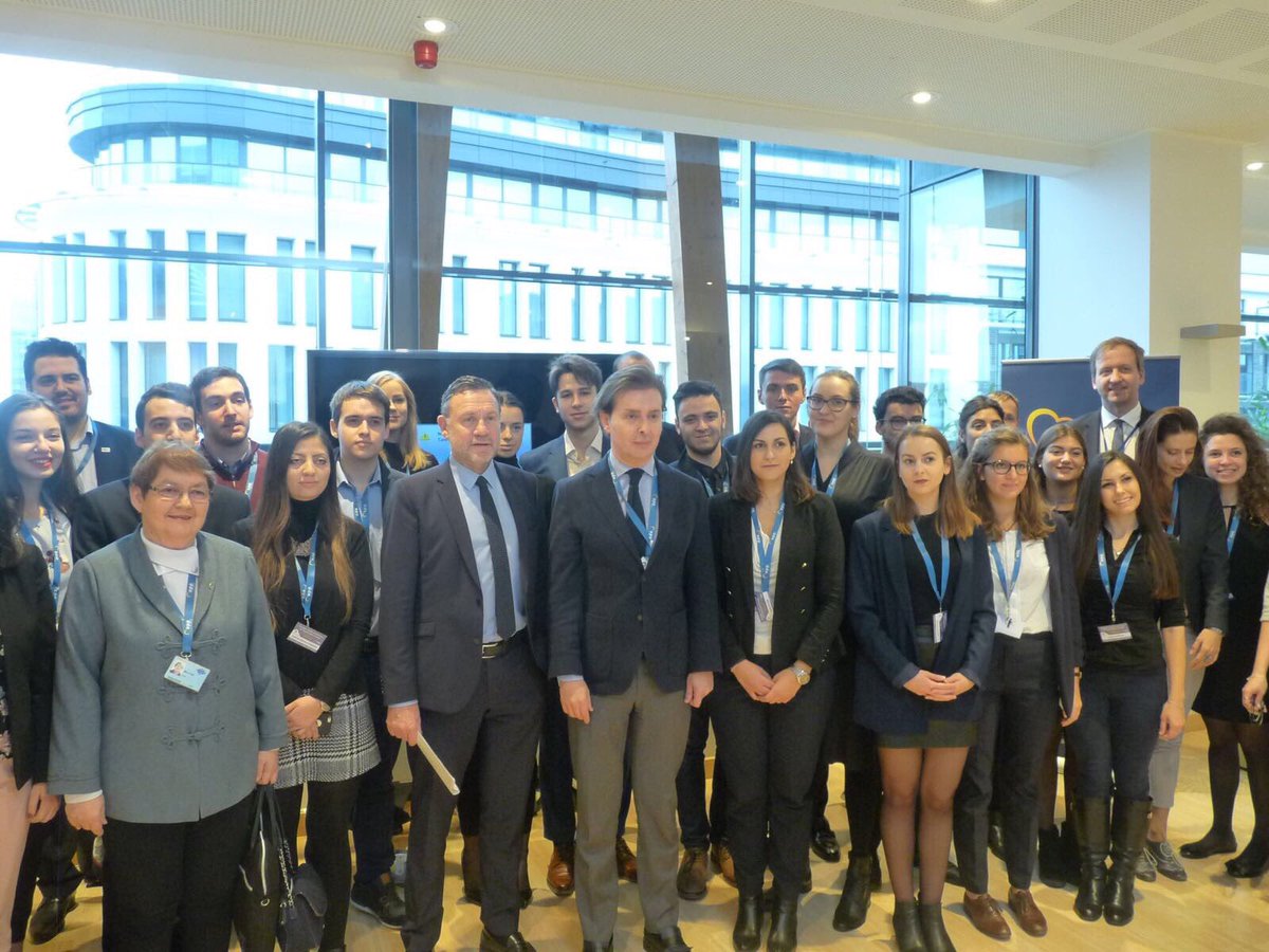 manupleguezuelo's tweet photo. #EPPStudyVisit great experience for young citizens involved in the #FutureOfEurope and proud that @RaulTurpin #RegionofMurcia is among them https://t.co/lF0J05b9iO