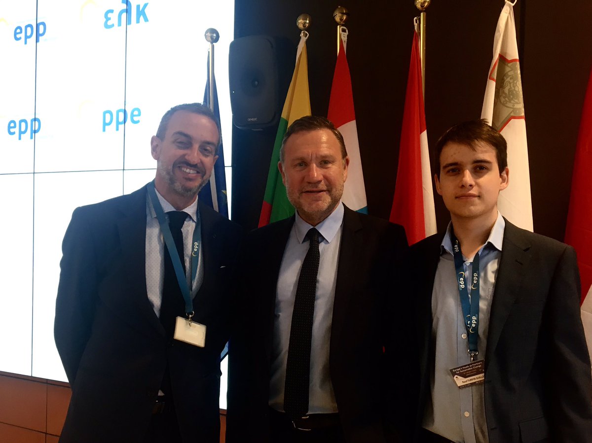 manupleguezuelo's tweet photo. #EPPStudyVisit great experience for young citizens involved in the #FutureOfEurope and proud that @RaulTurpin #RegionofMurcia is among them https://t.co/lF0J05b9iO