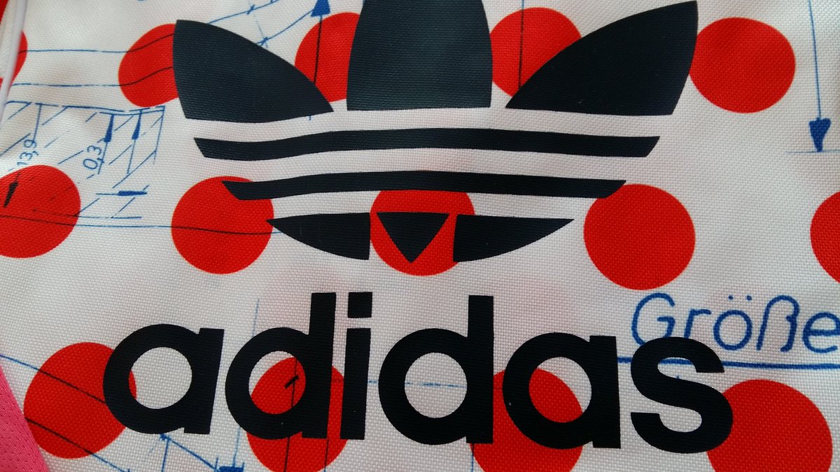 MartaEsteban42K's tweet photo. ¿Soy yo o es que esta vez han venido antes los reyes? De Alemania directos 😂😂😍
#adidas #notmadefornormal #runningismytherapy https://t.co/LpcElNzHrV