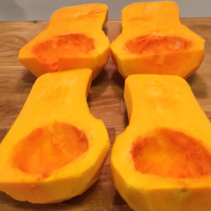 KitchenSprout's tweet photo. #RoastedButternutSquashSoup #Aromatics #AmericanThanksgiving🇺🇸🦃🍴 #HomeChef #MacysDayParade #Homegating #GamingNGrazing  #FoodNFootball #HappyThanksgiving #DrinkWine #Foodporn #Gratitude #Thankful #Blessings #FamilyNFriends #ComfortFood #Celebrate #CheersFromToronto🍷💃🏻🍷 https://t.co/G8yszvuDgY
