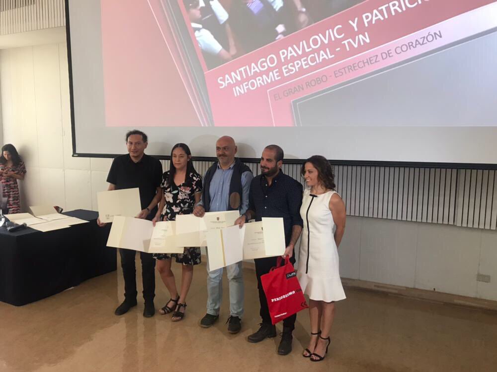 ecomuai's tweet photo. Mejor reportaje de larga duración fueron dos ganadores👏🏻👏🏻"Estrechez de corazón" y "El gran robo" de @iespecial de @TVN https://t.co/6lAJ2QBbo3