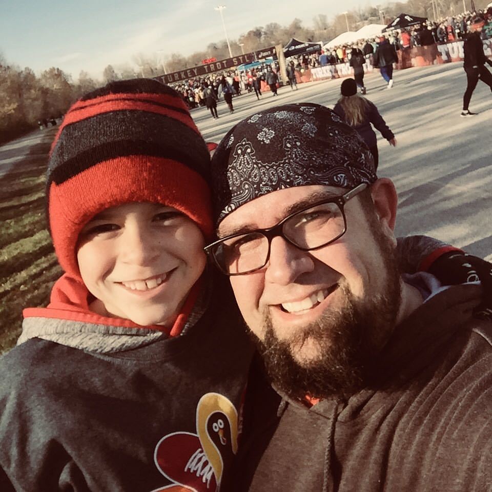 loss4gain's tweet photo. Up early and super thankful for this lil guy! I completed my 5th 5K and he ran in the kids ½ mile run. Amazing morning and a great start to thanksgiving! Happy thanksgiving everyone! #loss4gain #weightlossjourney https://t.co/aHsJqxoLMg