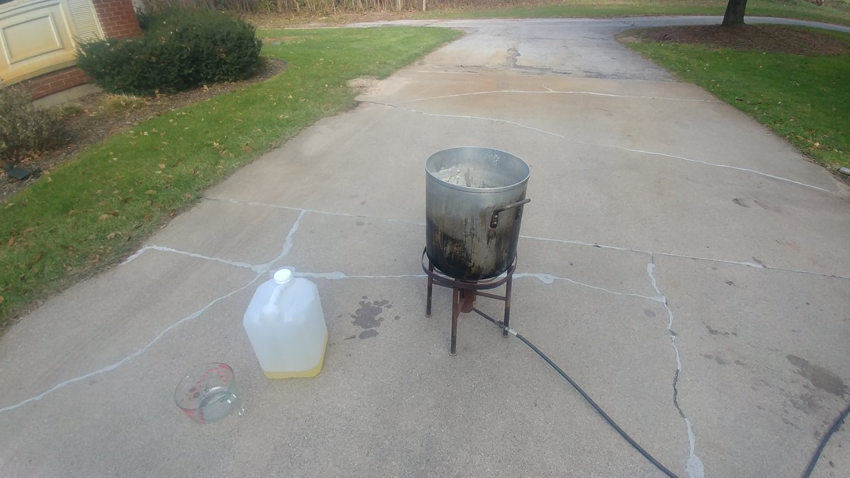 RCummings38's tweet photo. Happy Thanksgiving to everyone! Especially thankful for these 4, as well as my peers, friends, golf, and insurance in case the turkey frying does not go as planned #turkeyfryingnewbie #clumsychef https://t.co/5zfY1elJZt