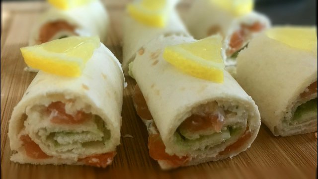 Smoked salmon avocado rolls 
&gt;&gt;Here the recipe: youtu.be/fC-uM7FCZ24