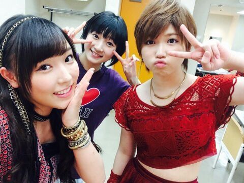 竹内朱莉さんが譜久村聖さんと宮本佳林さんという2人の嫁を持っている