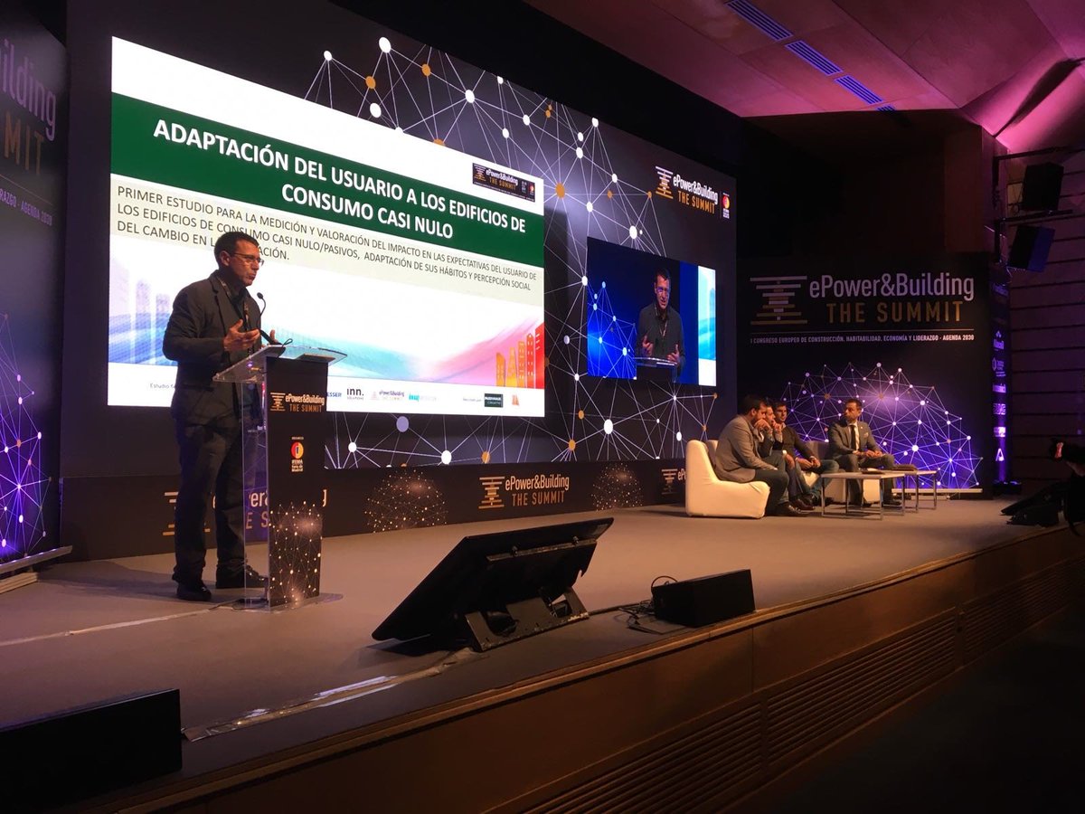 Ciberperfil's tweet photo. Luis A. Martínez, de @ConPassivHaus, presenta el estudio del nuevo perfil del usuario de #ECCN. #epowerbuildingSUMMIT. Mesa redonda con @RotoFTT_ES, @GriesserEsp, @Zehnder_Passive, @KnaufInsulSpain, #innsolutions. https://t.co/jGknLQoDHk