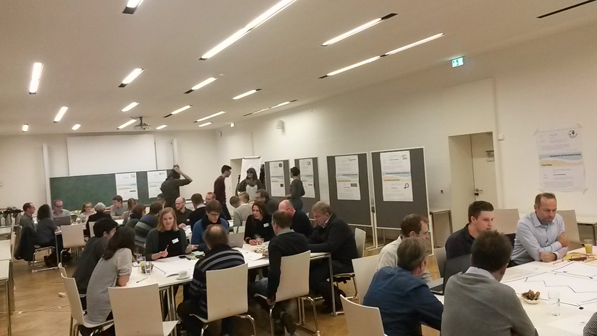 LG2030plus's tweet photo. Wow! Wir freuen uns über eine tolle Beteiligung am #Zukunftsstadt-Workshop 'Gemeinsam wirtschaften' zum Arbeitsplatz &amp; Handelsplatz von morgen sowie zum Thema Lokal investieren und Lokaler Ernährung. @FakultaetN https://t.co/mB50VjNE58