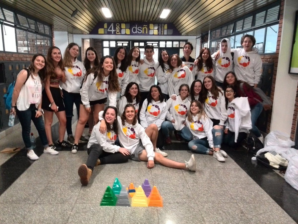 ViviDisenioOrt's tweet photo. Cierre del proyecto solidario @ManosAmigasOrt Felicitaciones a todxs por tanto trabajo y cada logro!!! 2018 nos espera!!! @ORTArgentina https://t.co/9fMcMUrbOG