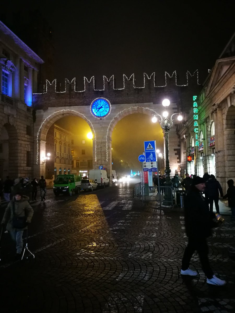 #Natale2017 Cosa dite se vi propongo una prima proposta 🎅🎅!!??
Inizierò dalla bellissima e romantica città di #Verona dove i colori, le luci, e sapori e i profumi dei Mercatini rendono l'atmosfera ancora più speciale! #Veneto 📝 veneto360.land/provincia-vero…