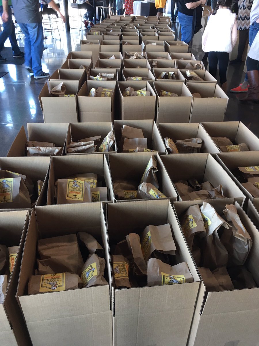 lindi_simpson's tweet photo. Grace Point Church delivering around 1,200 lunches to people working on Thanksgiving @KAKEnews https://t.co/JvRSZpPXjn