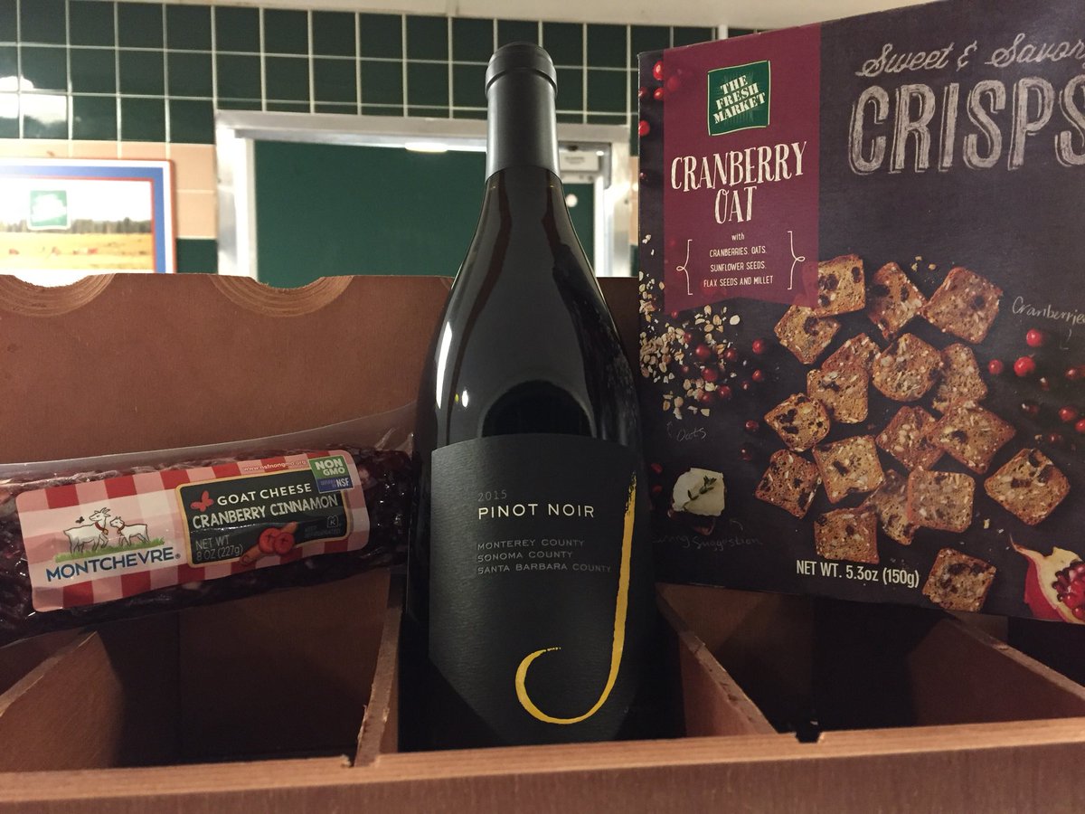tipsyculinaryqn's tweet photo. The complete appetizer package. J Pinot Noir has fantastic well rounded flavor. More bing cherry than tart, perfumed with violet notes over the mid palate &amp;a soft finish. Very crowd friendly &amp; a great Thanksgiving pairing,sweet ham, turkey, cranberry, &amp; sausage mushroom stuffing https://t.co/bQFCBcw8IU