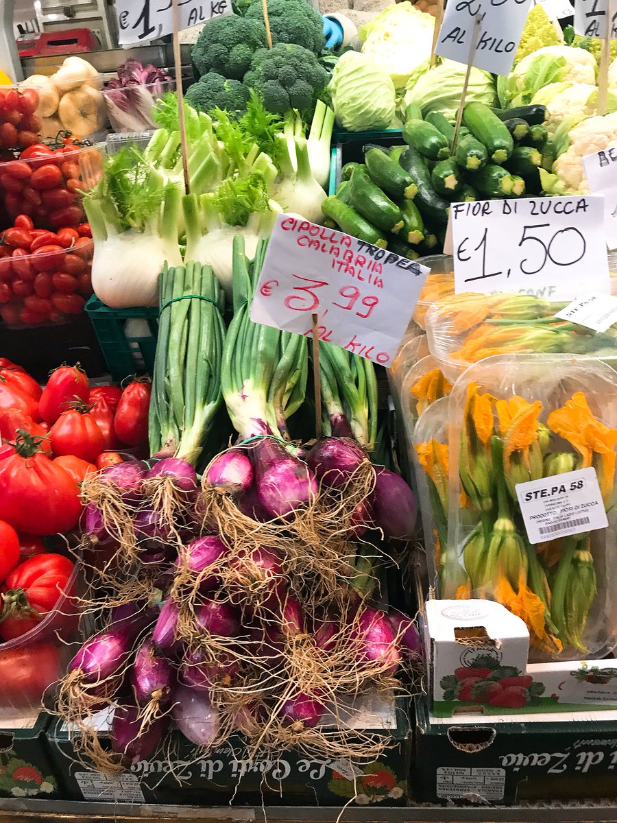 OakmanInns's tweet image. Final day in Bologna for our Head chefs was spent exploring the city and all the food markets it has to offer #chefdevelopment