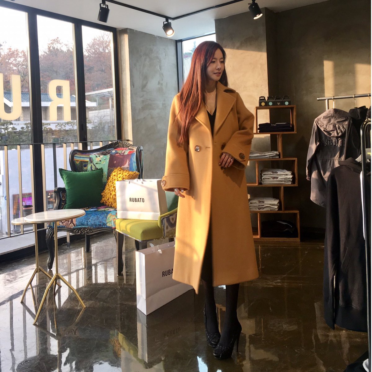 iriskimhj's tweet photo. #RUBATO #THAVMA #PALLA #삼청동샵 #opening 😍💗
.
#타마백 #팔라백 #스타일리쉬 #명품백 #가죽최고 #마감일품 #디자인굿 #예쁜건물 #득템 #스타일리스트 #실용적 #가로수길 #화동 #삼청동 https://t.co/LJFEzerl2F