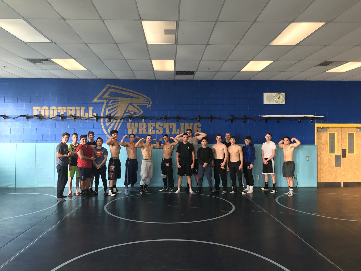 FHS_Wrestle's tweet photo. Happy Thanksgiving from the Foothill Wrestling team! Great way to start out the day🦃 https://t.co/GNHgzGhFDQ