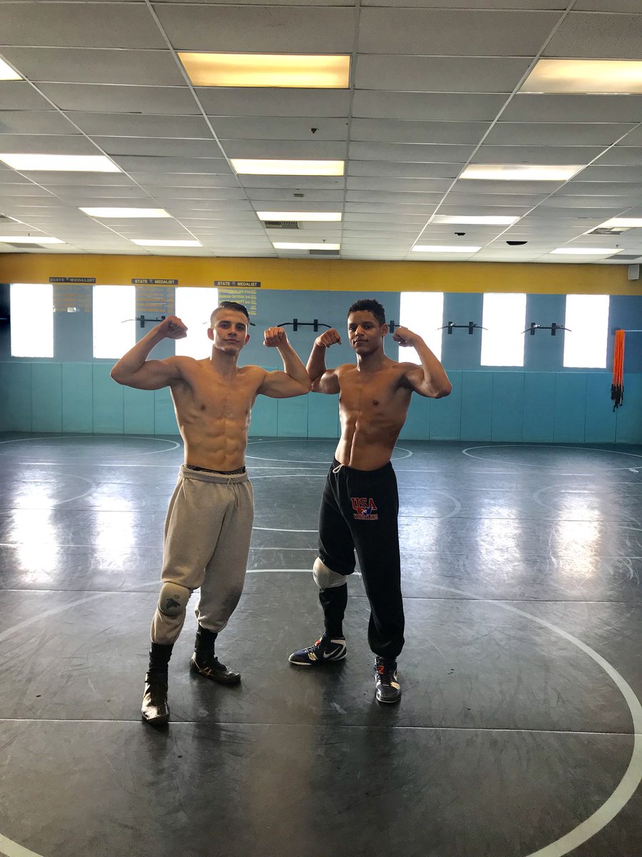 FHS_Wrestle's tweet photo. Happy Thanksgiving from the Foothill Wrestling team! Great way to start out the day🦃 https://t.co/GNHgzGhFDQ