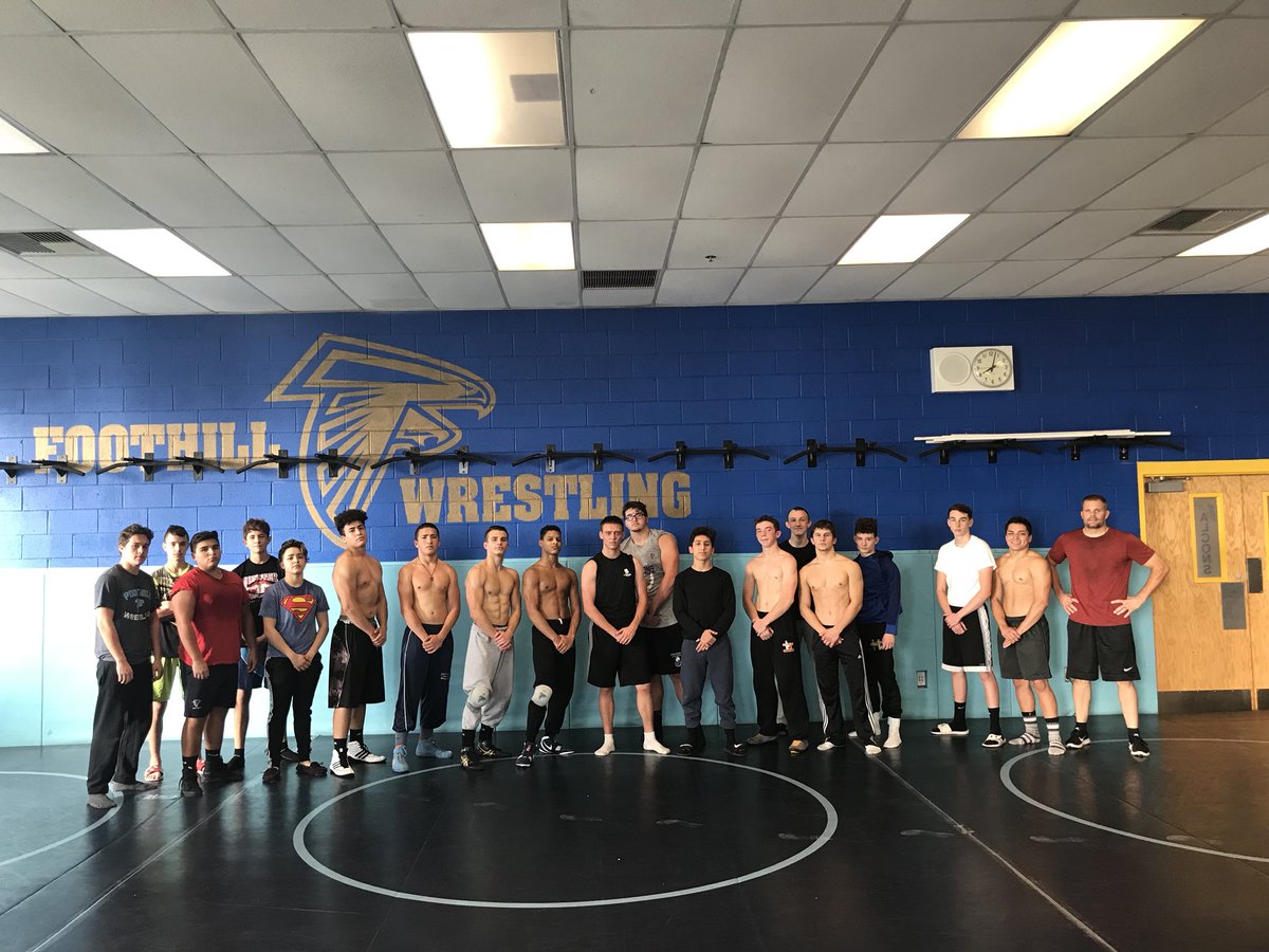 FHS_Wrestle's tweet photo. Happy Thanksgiving from the Foothill Wrestling team! Great way to start out the day🦃 https://t.co/GNHgzGhFDQ