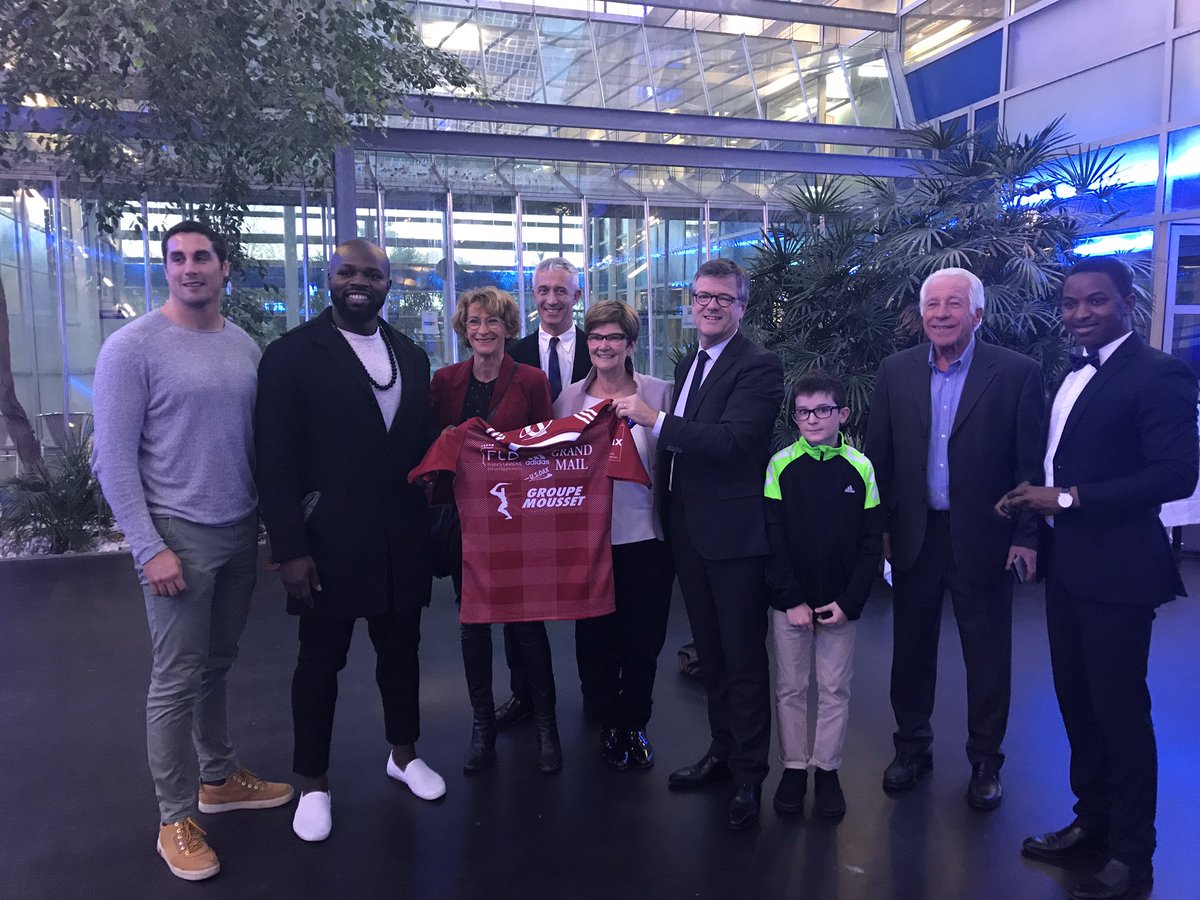 ElisabethBonje2's tweet photo. Dax, ville sportive ! Heureuse d'accueillir le boxeur @carlos_takam en stage de récupération à Dax. @lesthermes_dax #iciCestdax #sport https://t.co/fW7QhftvPX