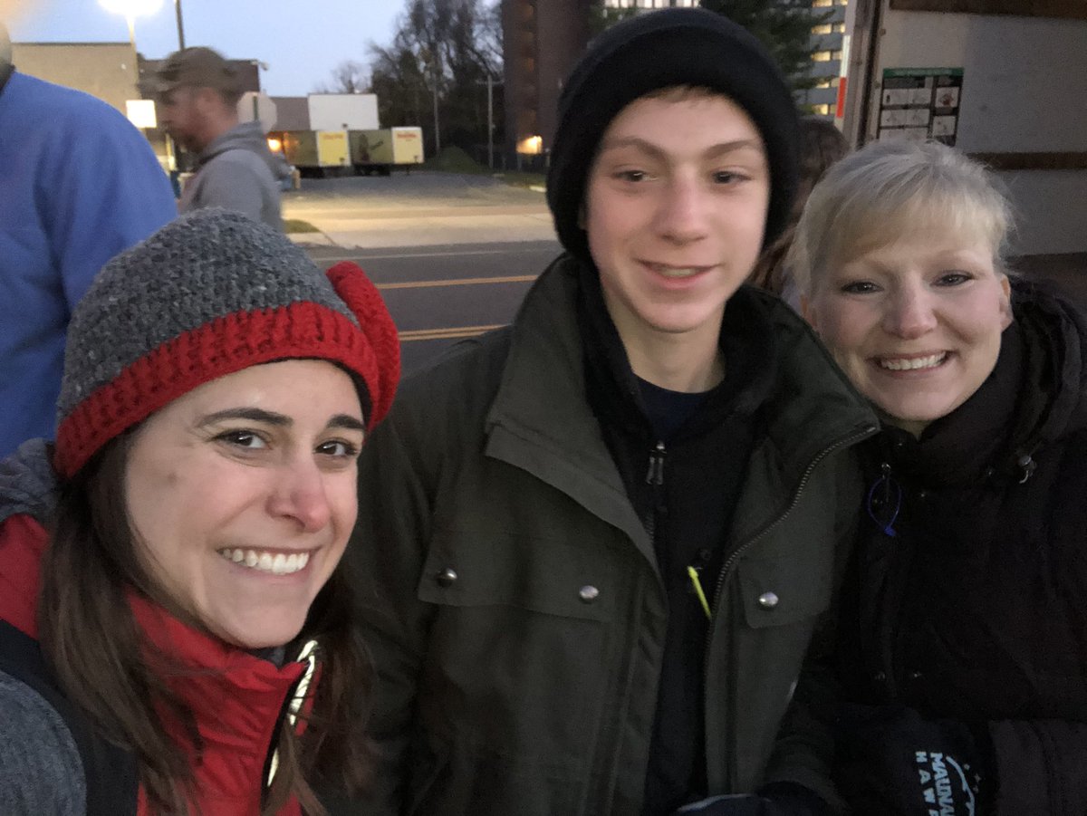 CHPS_Campisi's tweet photo. Thankful to volunteer at 0 dark 30 with past @WoodcrestES student and mom. Giving back feels good! #NovThanksChallenge https://t.co/Zz1ZMBRn8k