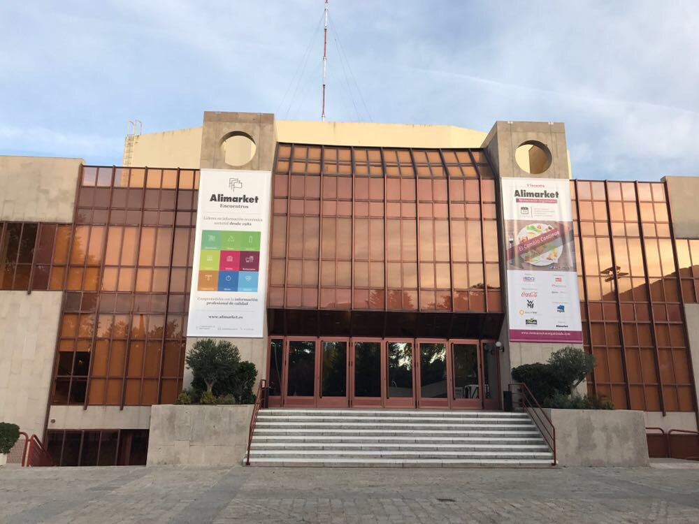 Alimarket's tweet photo. #ALIRO17 Nuestro agradecimiento por su colaboración en este V Encuentro a @Mediapost_Group  @Berlys_es y las 🍺 @corona  y Budweiser 👏👏👏 https://t.co/VYFI2lKbz3