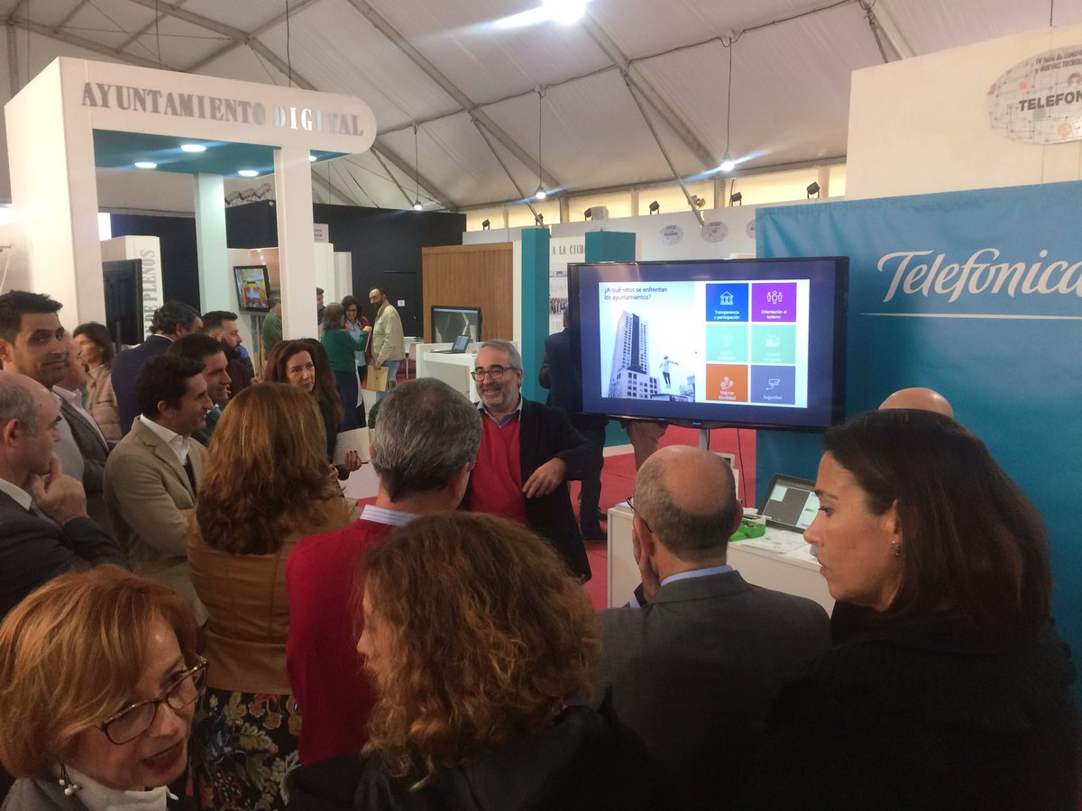 cycle_smartcity's tweet photo. El control ambiental de las ciudades empieza a preocupar a las administraciones @IMPRODipusevi gracias por el stand @Telefonica #SomosAOF https://t.co/4I3bmFzsOS