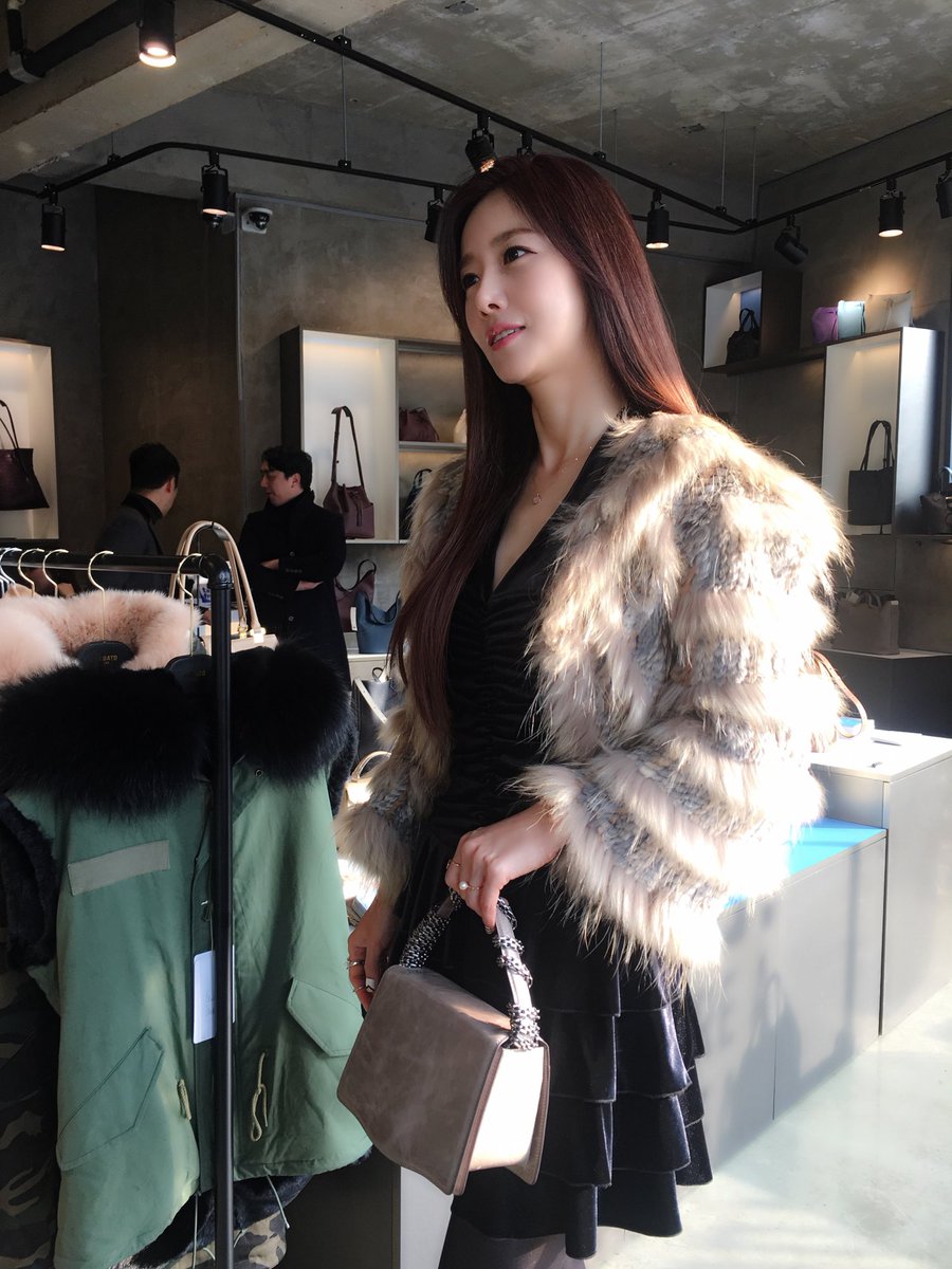 iriskimhj's tweet photo. #THAVMA #PALLA #삼청동샵 #opening 😍넘 애정하는 타마백💗
.
#타마백 #팔라백 #스타일리쉬 #명품백 #가죽최고 #마감일품 #디자인굿 #예쁜건물 #득템 #스타일리스트 #실용적 #가로수길 #화동 #삼청동 https://t.co/wKR43NUh1J