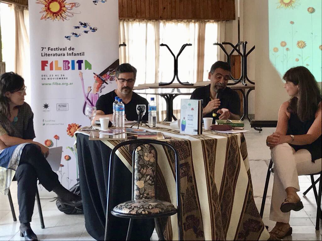 El #EncuentroDocente en #VirreydelPino va terminando con una mesa de lujo: Mario Méndez, Poly Bernatene y Cecilia Pisos en el panel: “Con la infancia a cuestas”