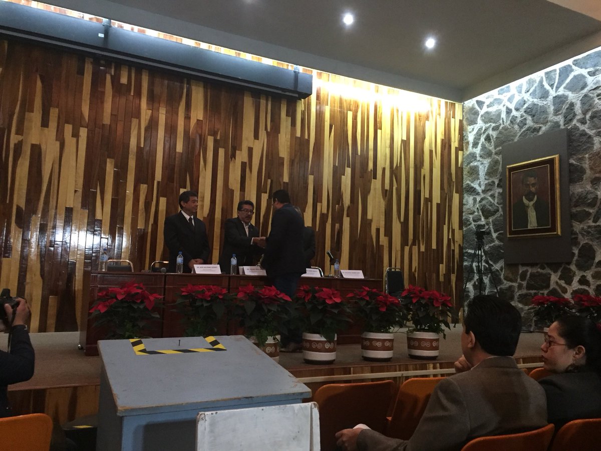 CIESTAAM_UACh's tweet photo. Premiados del #CIESTAAM por mejores #Tesis:
- Juan Manuel #DOCPEA
- Angélica #MaestríaCiencias
- Santos #MaestríaProfesional
@JReyesAltamira2 @Jorgechapingo @kikemtzglz @Edgar_Ivan_G @iNorman55 https://t.co/Kiy2197cBz
