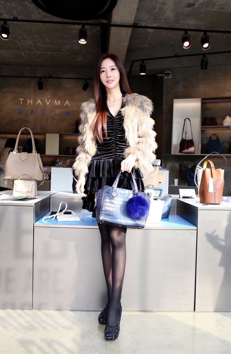 iriskimhj's tweet photo. #THAVMA #PALLA #삼청동샵 #opening 😍넘 애정하는 타마백💗
.
#타마백 #팔라백 #스타일리쉬 #명품백 #가죽최고 #마감일품 #디자인굿 #예쁜건물 #득템 #스타일리스트 #실용적 #가로수길 #화동 #삼청동 https://t.co/8mb5mTDebu