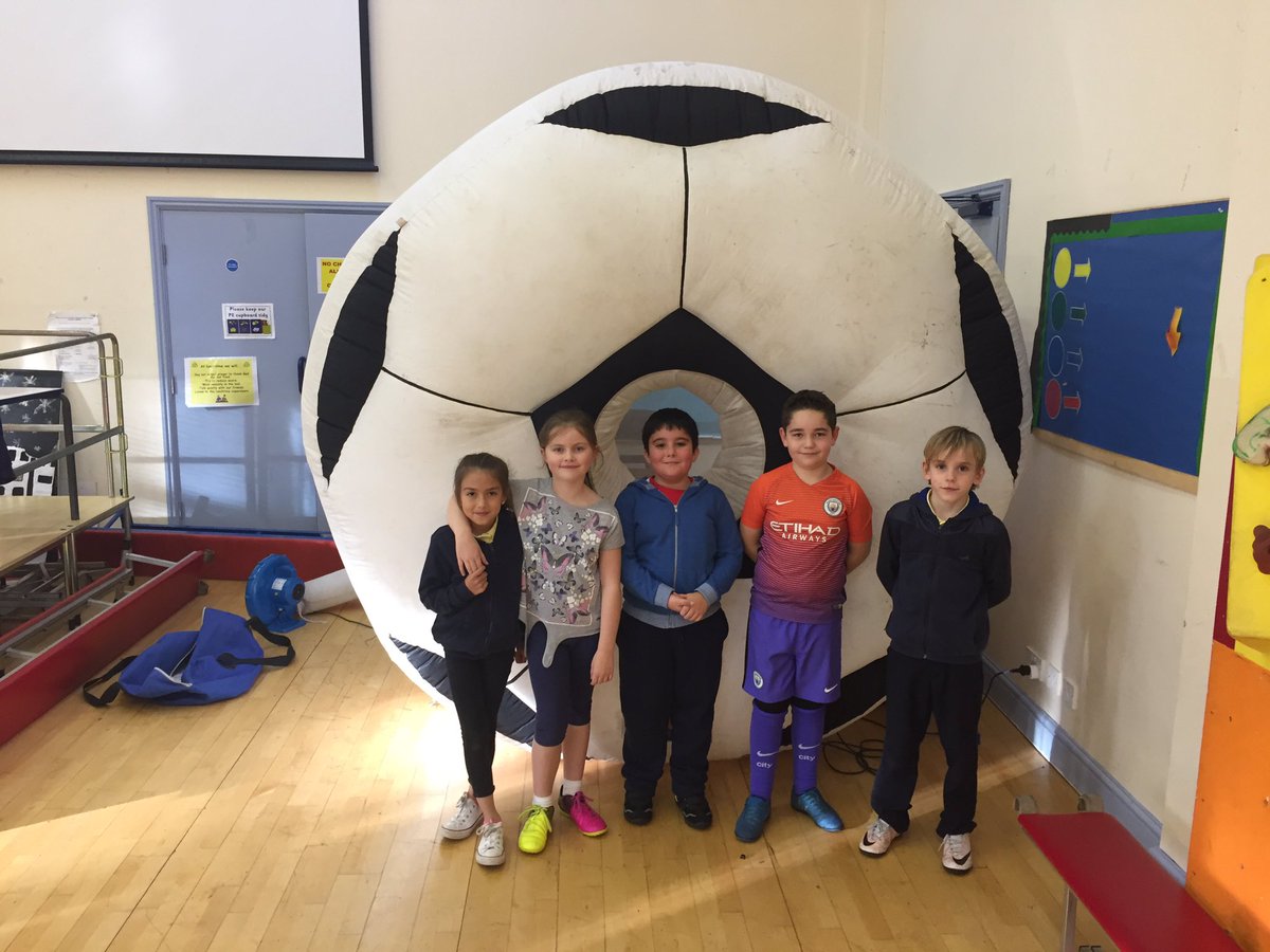 Twynyrodyn1's tweet photo. Some more talented pupils who managed to score #girlssmashedittoday #amazing #tekkers https://t.co/nYdYoeQhDb