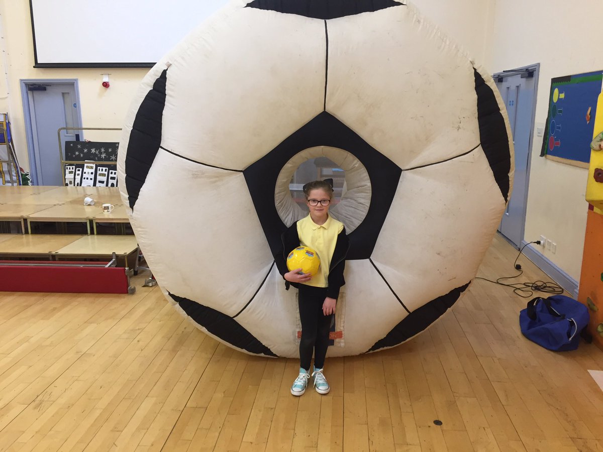 Twynyrodyn1's tweet photo. Some more talented pupils who managed to score #girlssmashedittoday #amazing #tekkers https://t.co/nYdYoeQhDb
