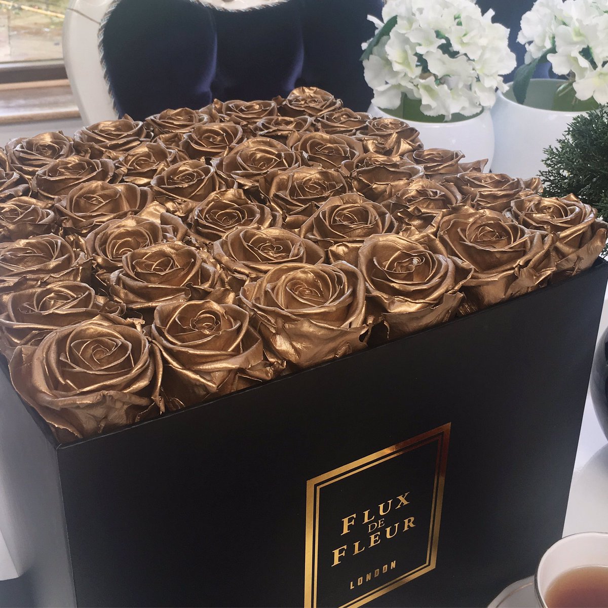 FluxDeFleur's tweet photo. 'Your gold baby, solid gold' 💛✨ #GoldRoses #Magical #Goldlovers #BlackFridaySale 
https://t.co/NThOj7QwW6 
Use code BLACKFRIDAY for 25% OFF https://t.co/SlvGEsIHMB