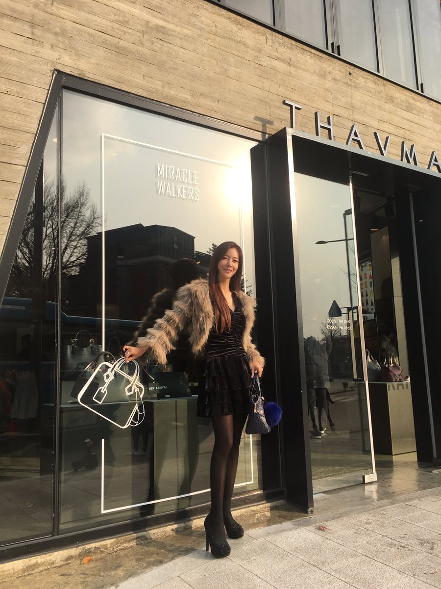 iriskimhj's tweet photo. #THAVMA #PALLA #삼청동샵 #opening 😍넘 애정하는 타마백💗
.
#타마백 #팔라백 #스타일리쉬 #명품백 #가죽최고 #마감일품 #디자인굿 #예쁜건물 #득템 #스타일리스트 #실용적 #가로수길 #화동 #삼청동 https://t.co/V3UOtETQhM
